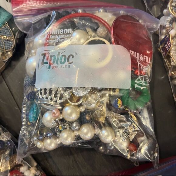 3 LB JUNK & CRAFT JEWELRY LOT - Picture 3 of 12